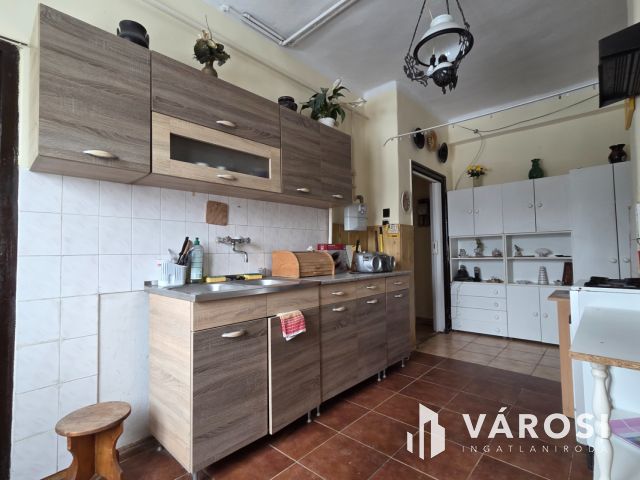 Kitűnő helyen, kétszobás, otthonos lakás