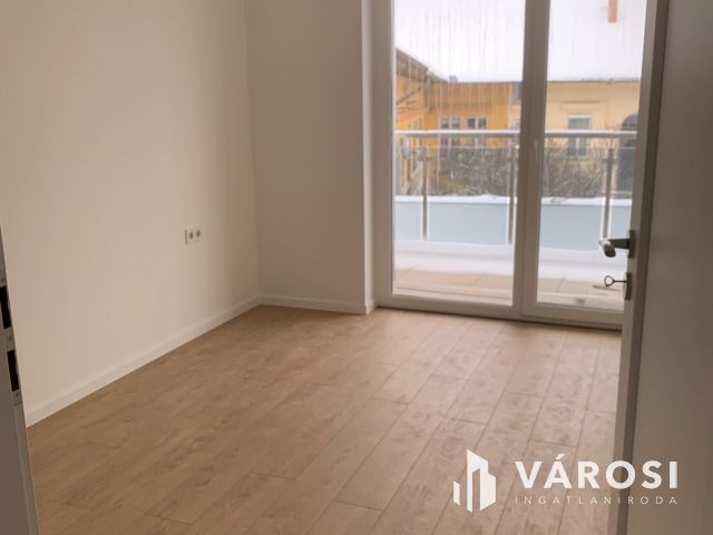 Csodálatos, világos  lakás eladó Debrecen belvárosában