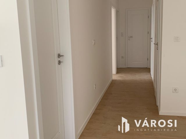 Csodálatos, világos  lakás eladó Debrecen belvárosában