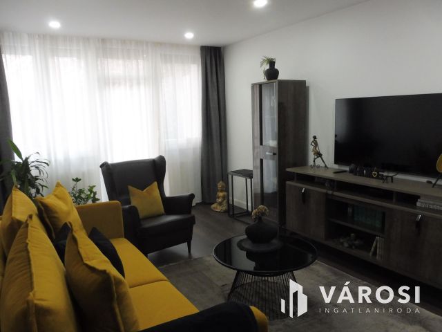 Újszegedi panel,top helyen,top minőségben eladó.