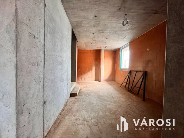 Modern új építésű lakás a Postakert szívében