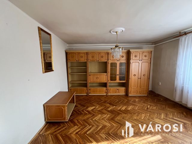 Debrecen mellett jó helyen, családi ház eladó!