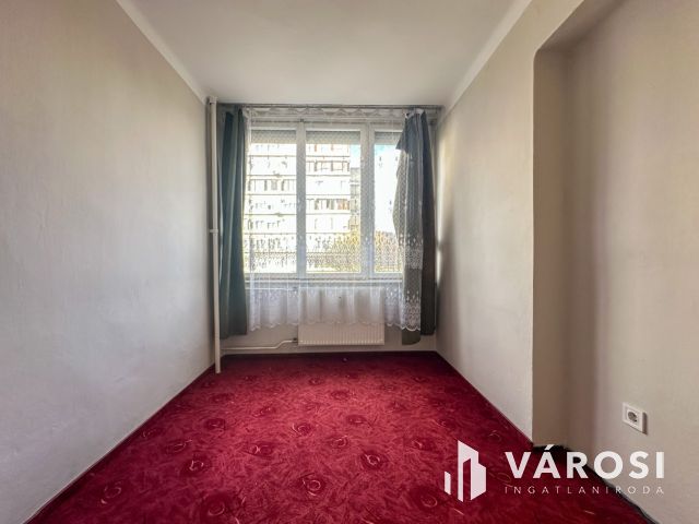 Arany János úton 3. emeleti, 58 nm-es lakás eladó!