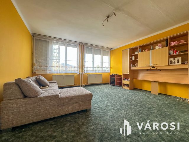 Arany János úton 3. emeleti, 58 nm-es lakás eladó!