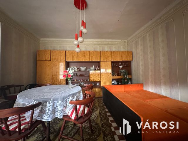 A falu csendes részén, felújítandó családi ház eladó!