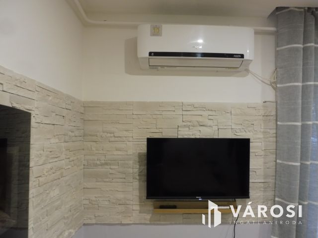 Tökéletes helyen,pénztárca barát kis lakás eladó.