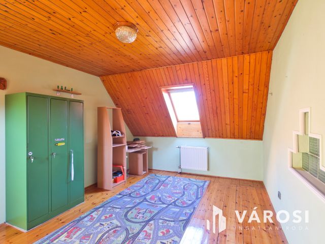 160 m2-es, családi-sorház a Csaba Park környékén eladó