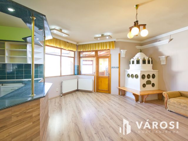 160 m2-es, családi-sorház a Csaba Park környékén eladó