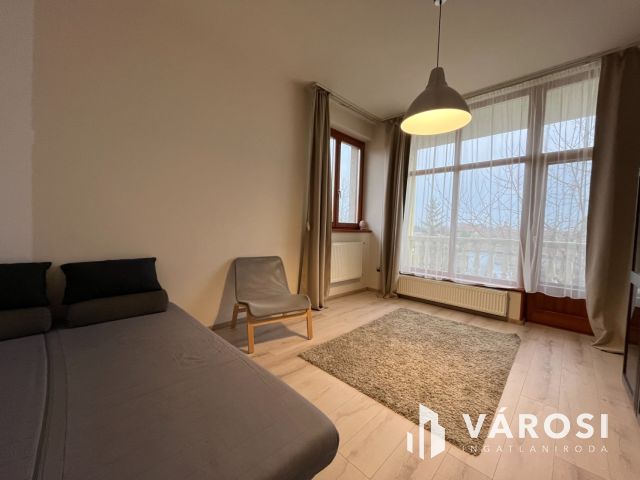 Debreceni Klasszikus Stílusú Impozáns Ingatlan Eladó!