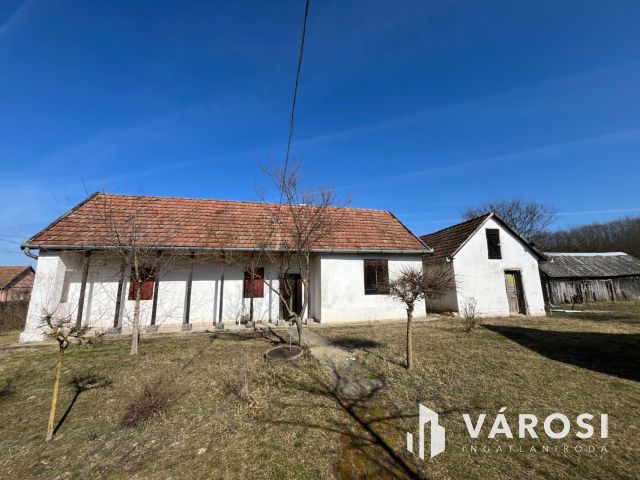 Nyírábrányban Parasztház melléképületekkel Eladó!