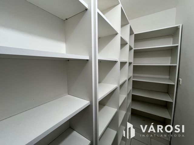 Debreceni 2 szobás jó ház, csendes kis utcában eladó!