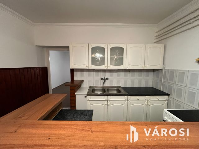 Debreceni 2 szobás jó ház, csendes kis utcában eladó!