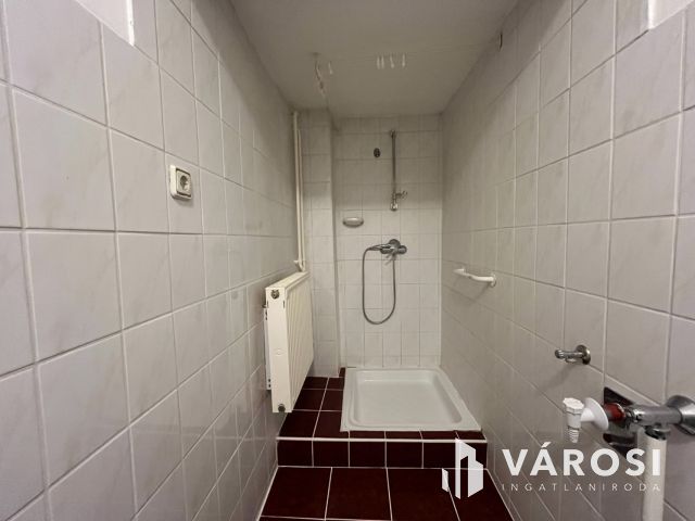 Debreceni 2 szobás jó ház, csendes kis utcában eladó!