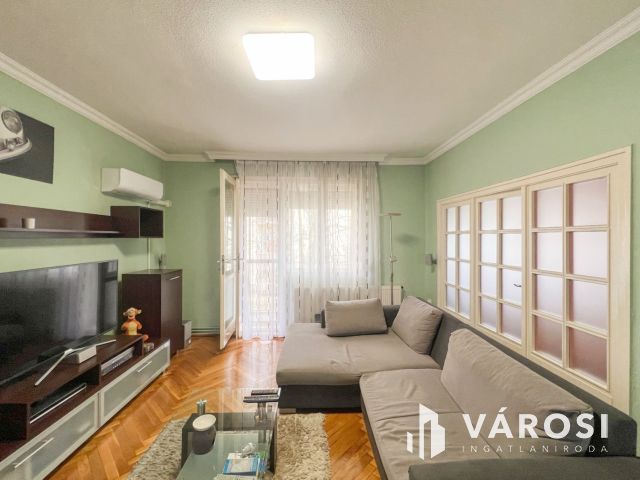 Jó állapot, nappali+2 háló, erkély, 1. emelet!