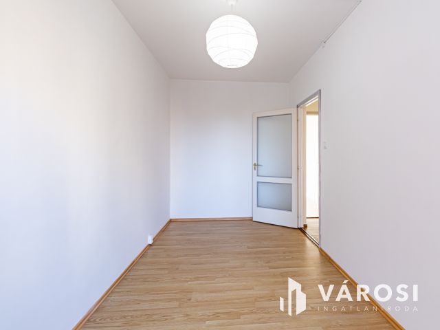 Rákospalotán a Szent Korona útján, panellakás eladó