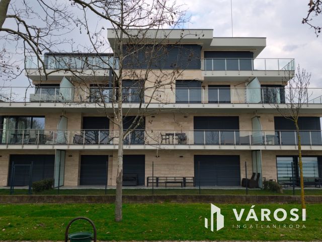 Örökpanorámás penthouse az Ezüstparton