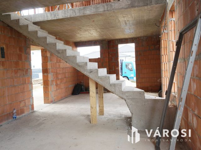 Eladó modern 4 szobás ikerfél nagy teraszokkal