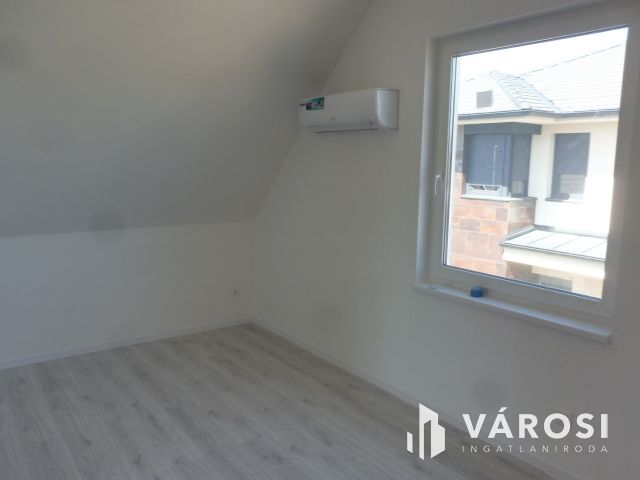 Újszegedi,nyugis,zöld-környezetben ház eladó.