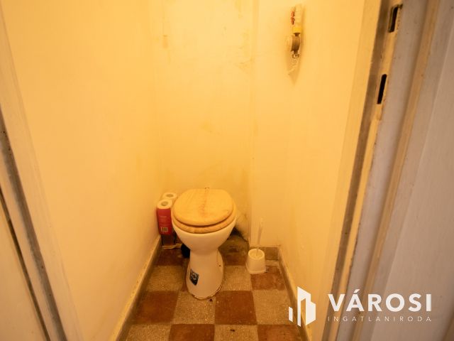 2 szobás felújítandó lakás a Szerémi soron!