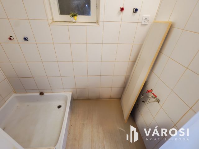 Hatalmas telekkel kisebb ház Ecseren!
