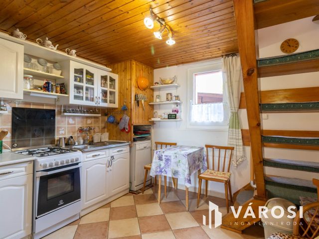 Körpanorámás nyaraló Balatonfüreden, a Tamáshegyen