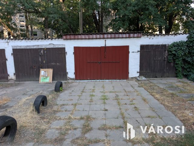 Garázs Újszegeden, a Vedres utcában!