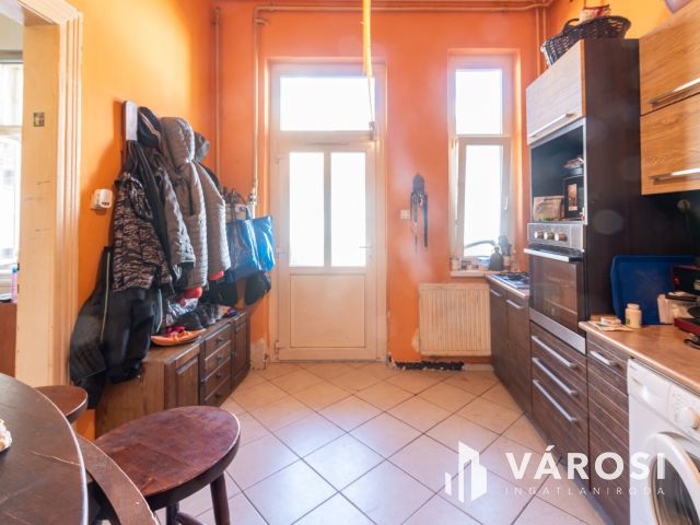 RÁKOSPALOTA 53 M² + KERT + PINCE – HÁZRÉSZ: 49,9 M FT!