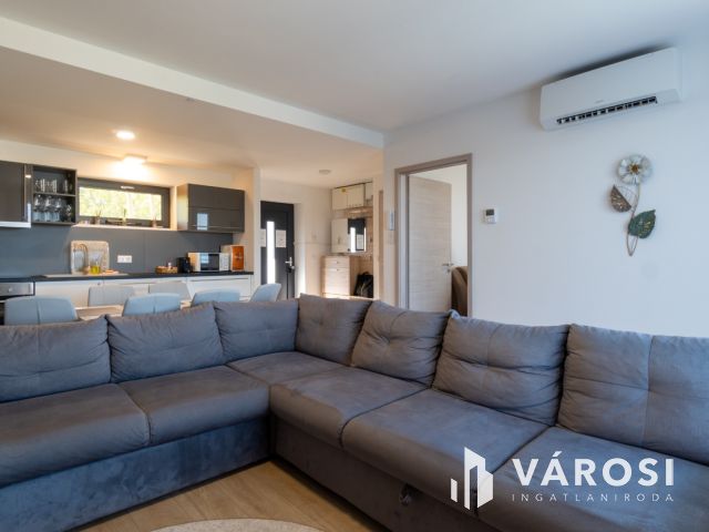 Exkluzív, balatoni panorámás lakás kiadó