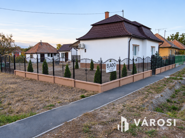 Felújított családi ház, saroktelken, Zsámbokon
