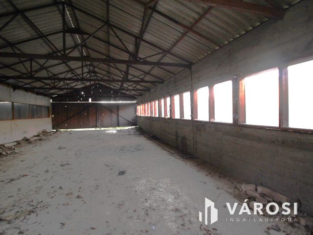 Két csarnok, 288 m² – telephely Szécsény mellett